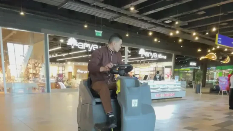 Commercial Vacuum Performance: 9 Heavy-Duty Features